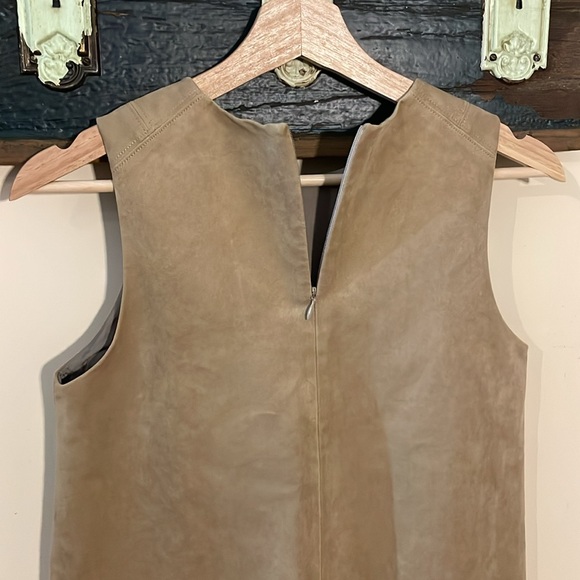 Aritzia Babaton Vegan Suede Rolando Sleeveless
Top Size XS - Picture 12 of 16